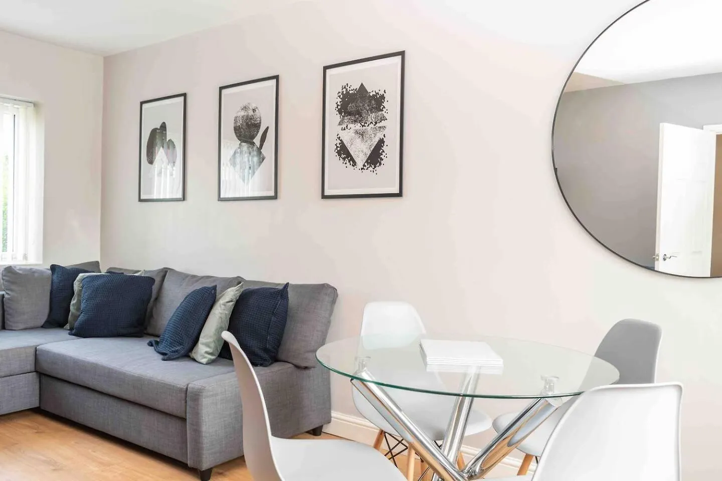 Comfortable And Convenient 3 Bedroom House With Parking Handsworth