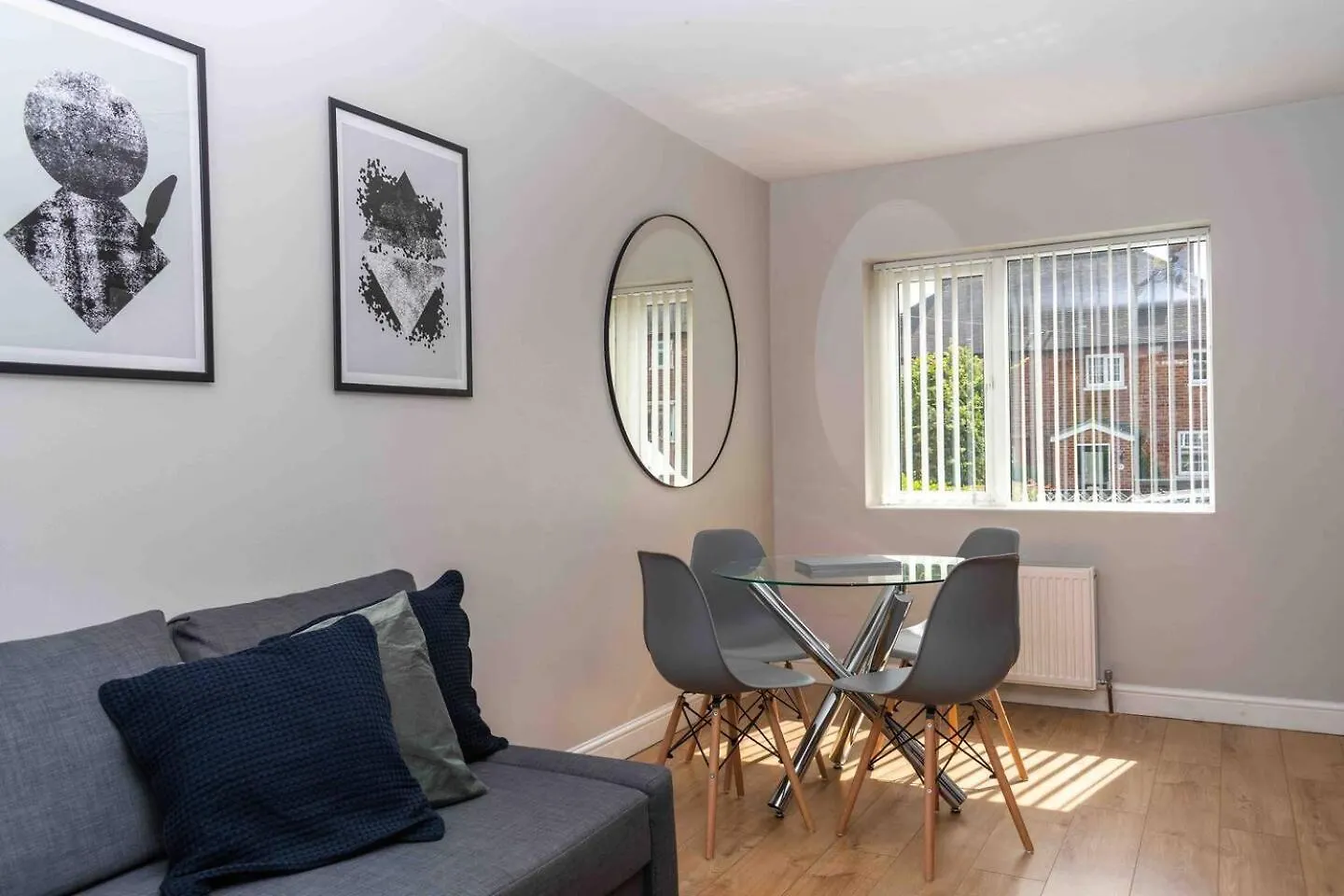 Comfortable And Convenient 3 Bedroom House With Parking Handsworth Holiday home