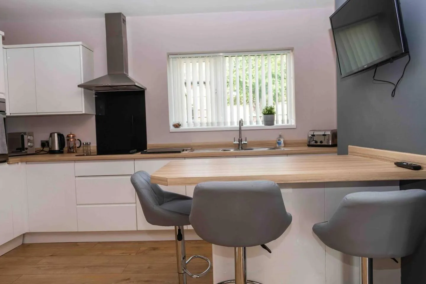 Comfortable And Convenient 3 Bedroom House With Parking Handsworth United Kingdom