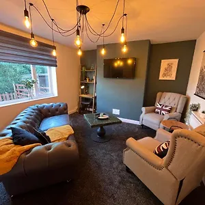 Holiday home Modern Three Bedroom Home, Hoyland, Barnsley, Hoyland
