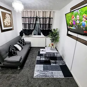 Holiday home *5sm* Setup For Your Relaxed & Amazing + Free Parking + Free Fast Wifi *, Morley (West Yorkshire)